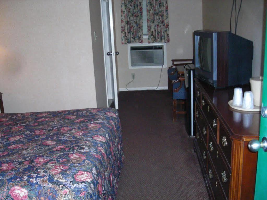 Holiday Motel Andover Exterior photo